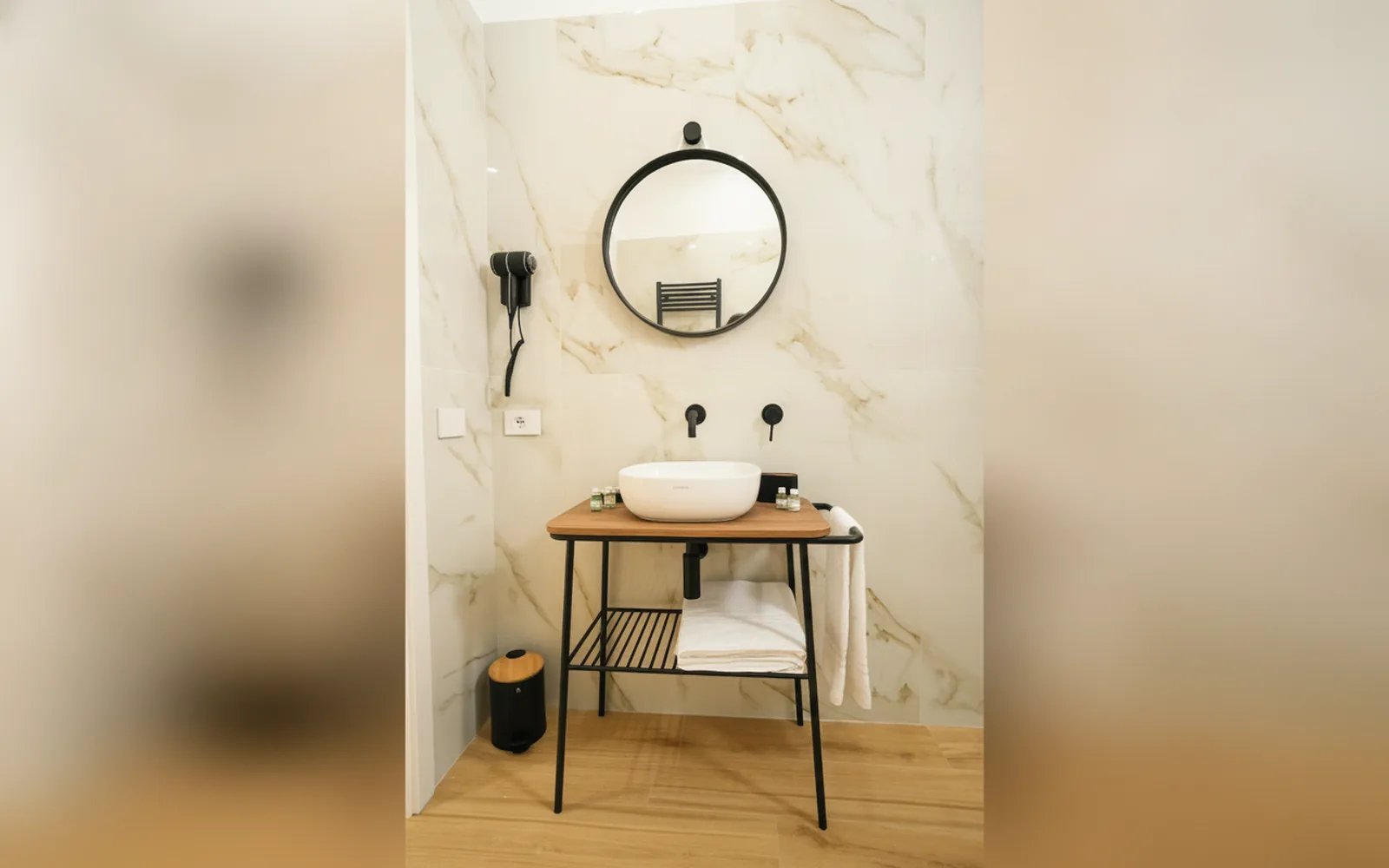 Camera con bagno privato — Enea Suite, Trapani (Sicilia) (foto 40)