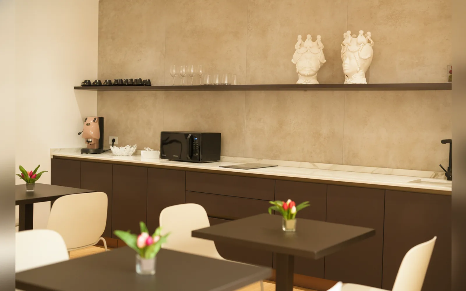 Camera con bagno privato — Enea Suite, Trapani (Sicilia) (foto 45)
